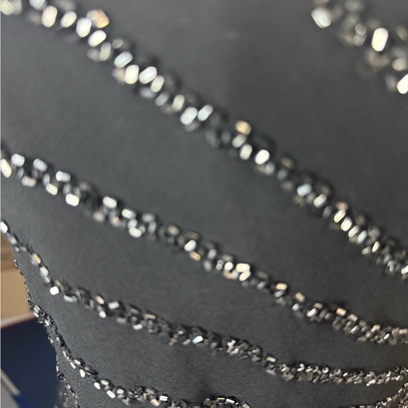 Adrianna Papell Black and Silver Sleeveless Blouse - Picture 4 of 10